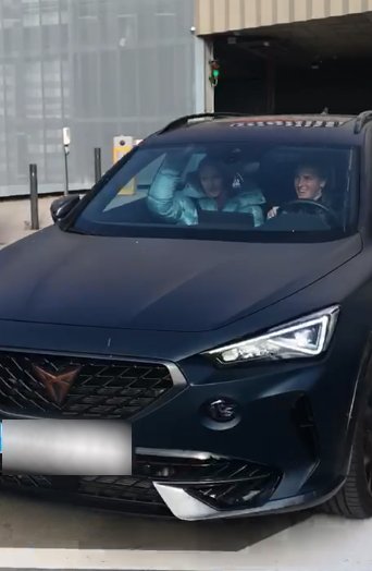 Ana Crnogorcevic y Hansen coche Alba Richart Ana Crnogorcevic y Hansen coche Alba Richart