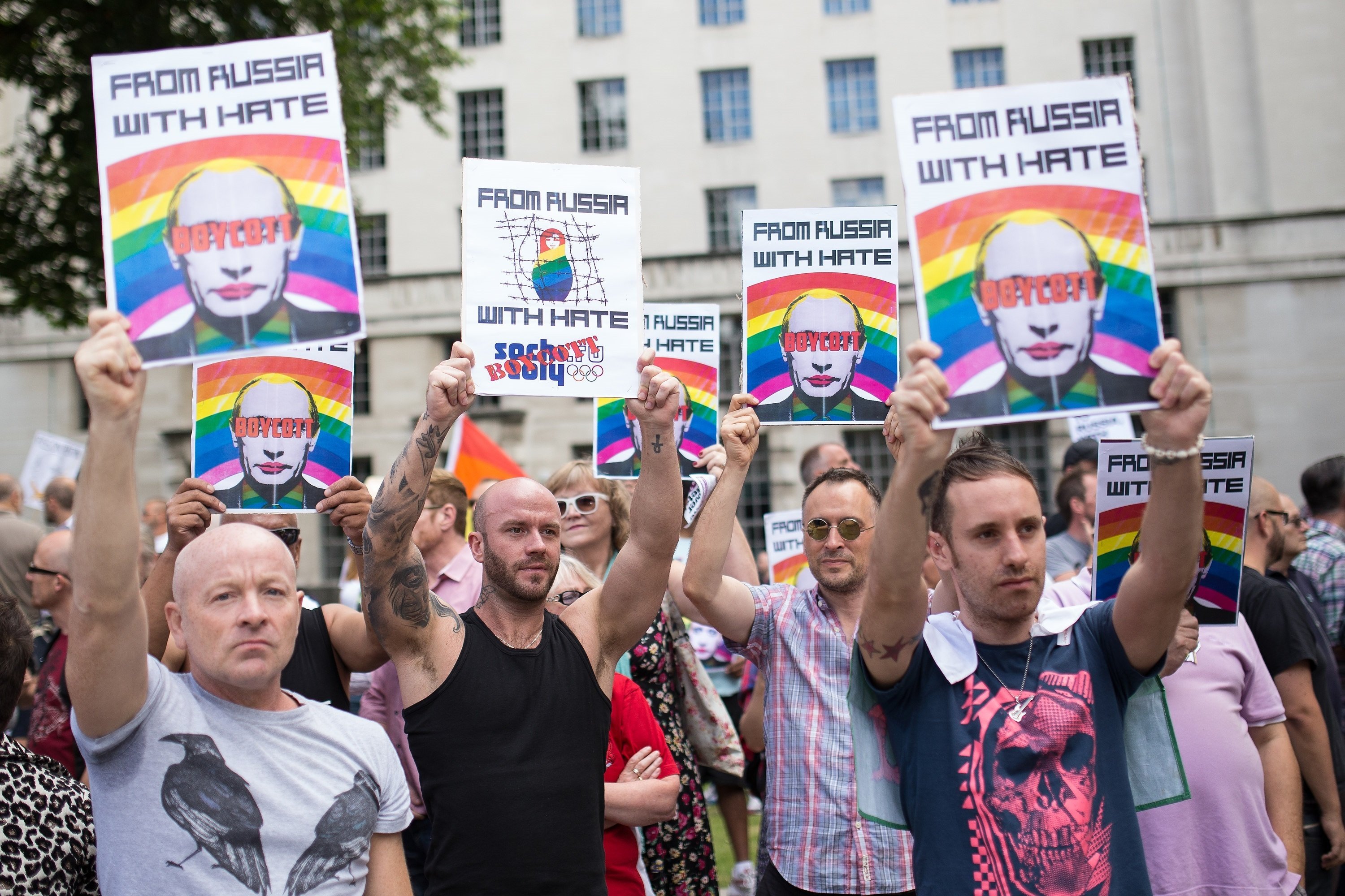 Vladímir Putin firma una ley contra la "propaganda homosexual"