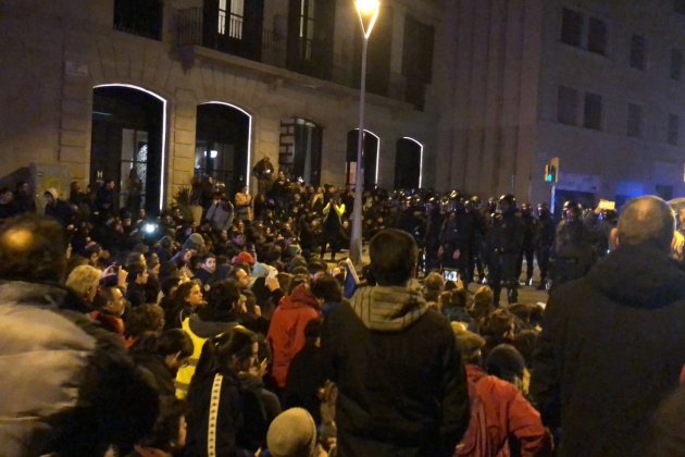 sentada manifestació rei MWC