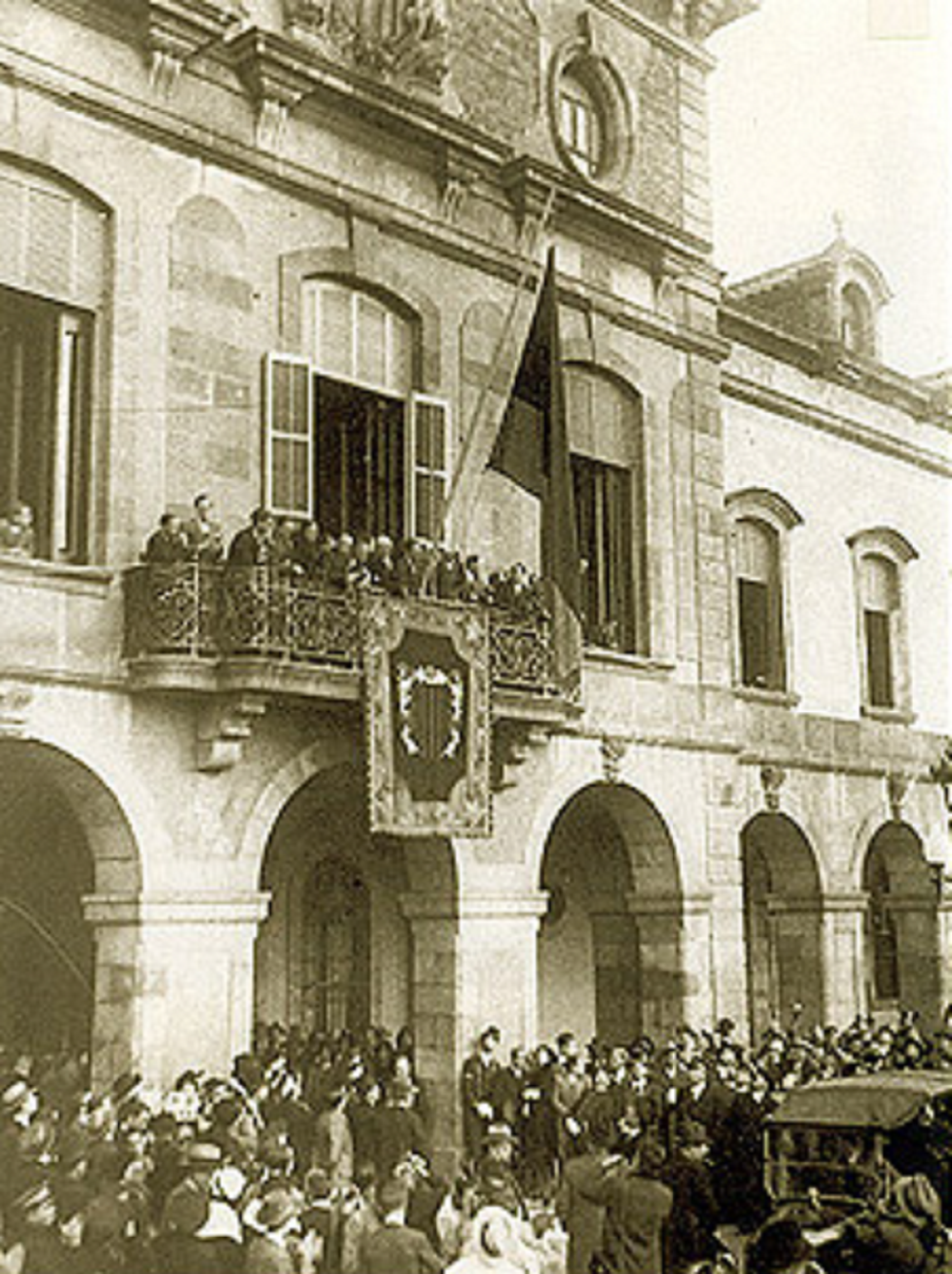 Es constitueix el primer Parlament modern de la història de Catalunya