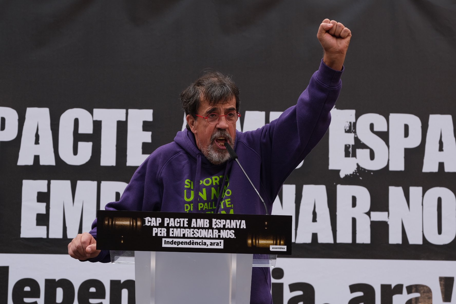 Jordi Pesarrodona,  interve en els discursos de la manifestació de l'ANC 6-D / Carlos Baglietto