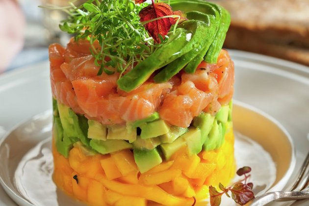 Tàrtar de salmó, alvocat i mango / Foto: Cocina Fácil Tàrtar de salmó, alvocat i mango / Foto: Cocina Fácil