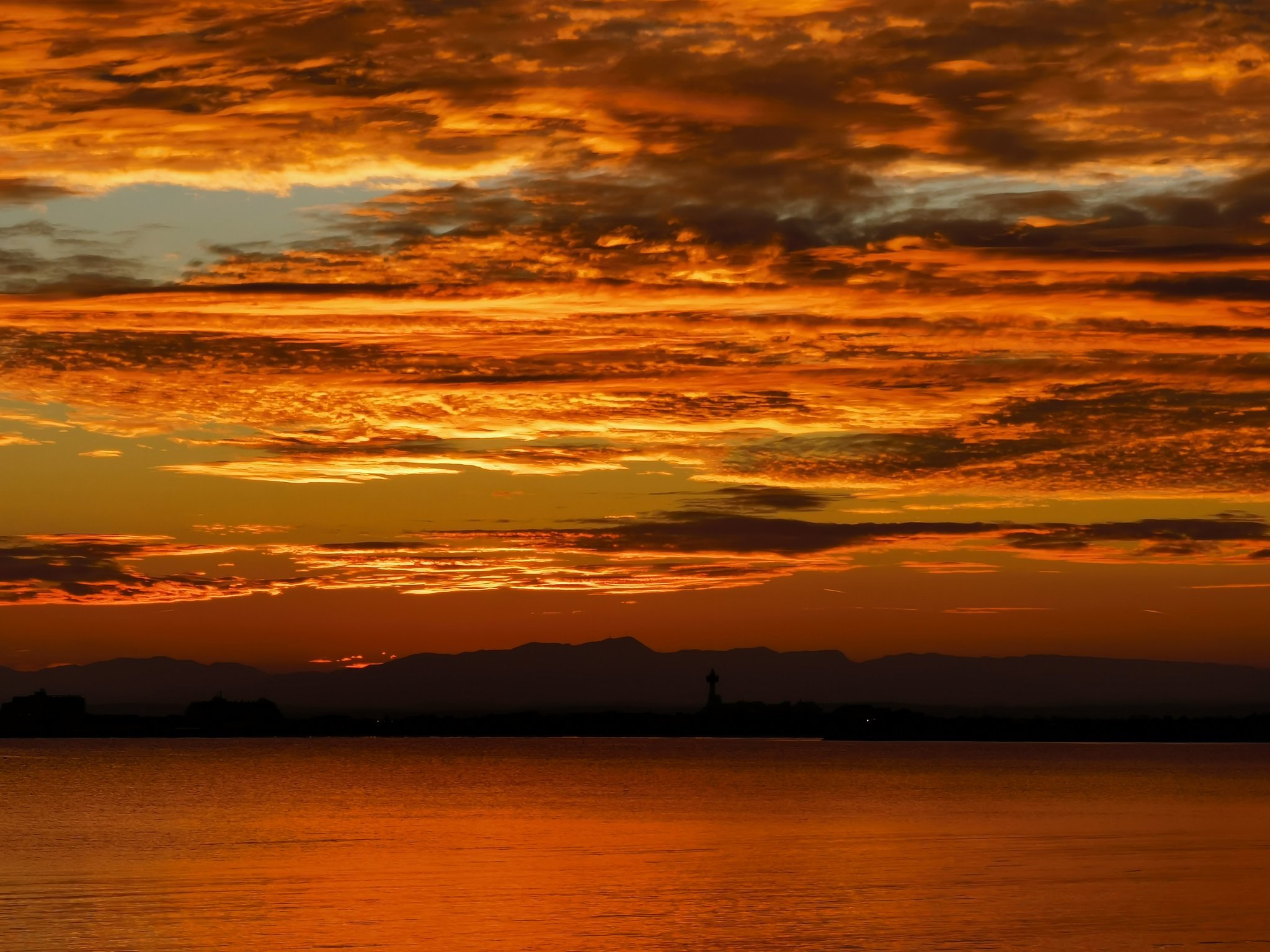 Espectacular puesta de sol en Roses Foto @Meteo Rosas