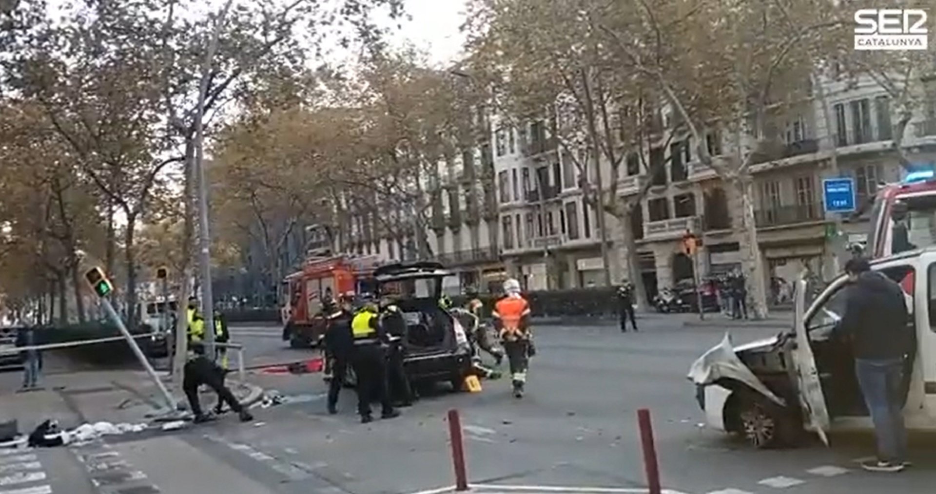 Greu accident a la Gran Via de Barcelona: tres vehicles implicats i un ferit