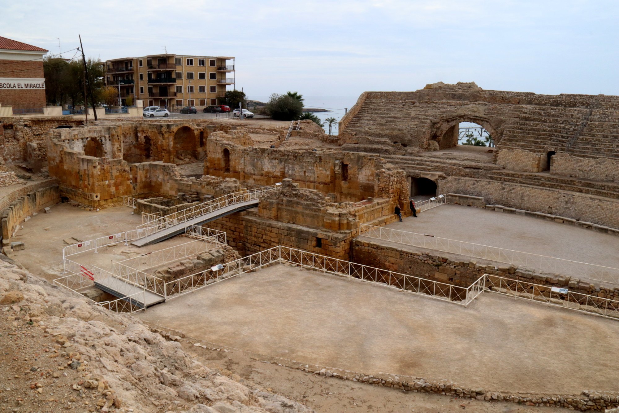 El Ayuntamiento de Tarragona desmonta la 'suma cavea' del anfiteatro por el deterioro