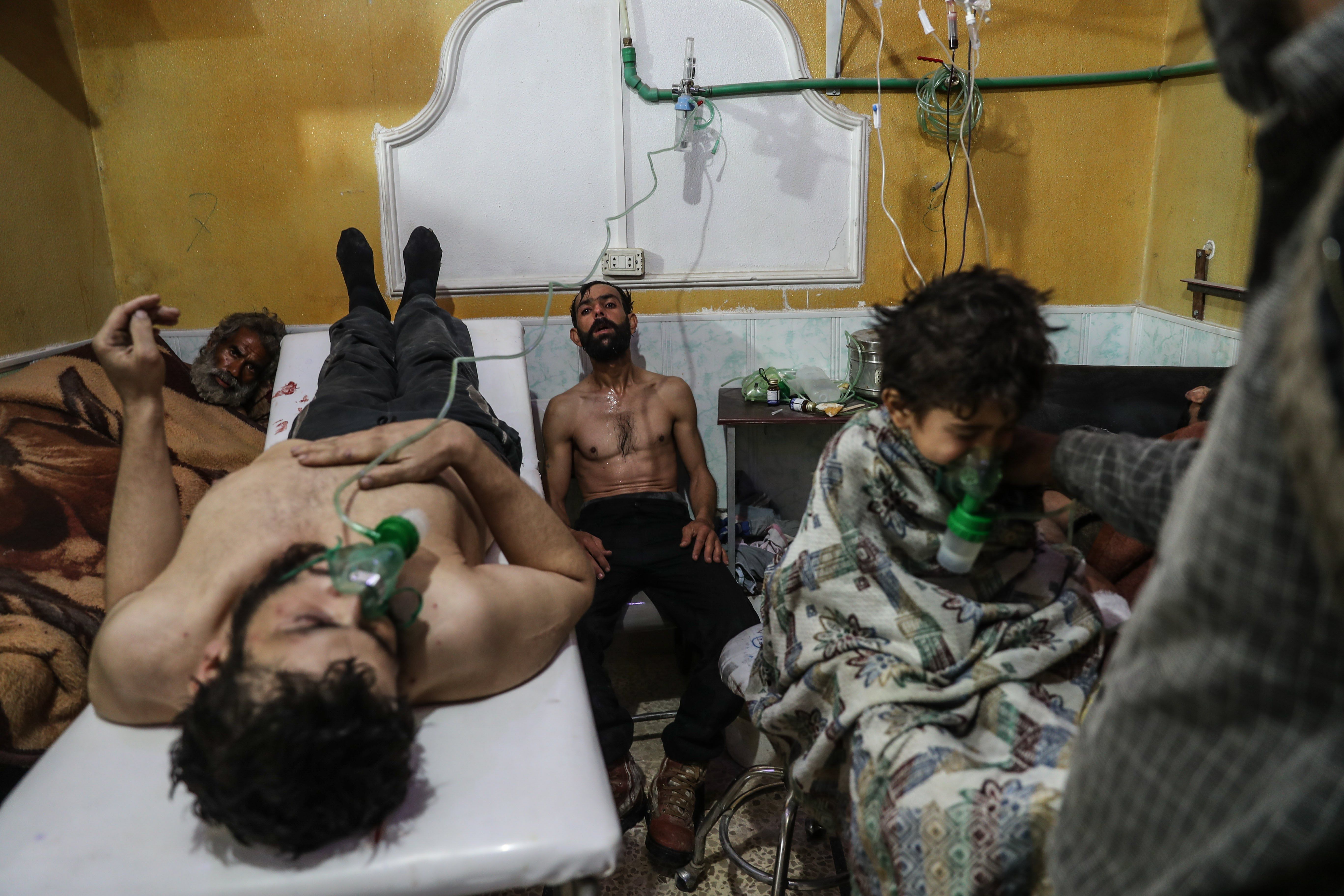 Segueixen els bombardejos a Síria mentre esperen una treva