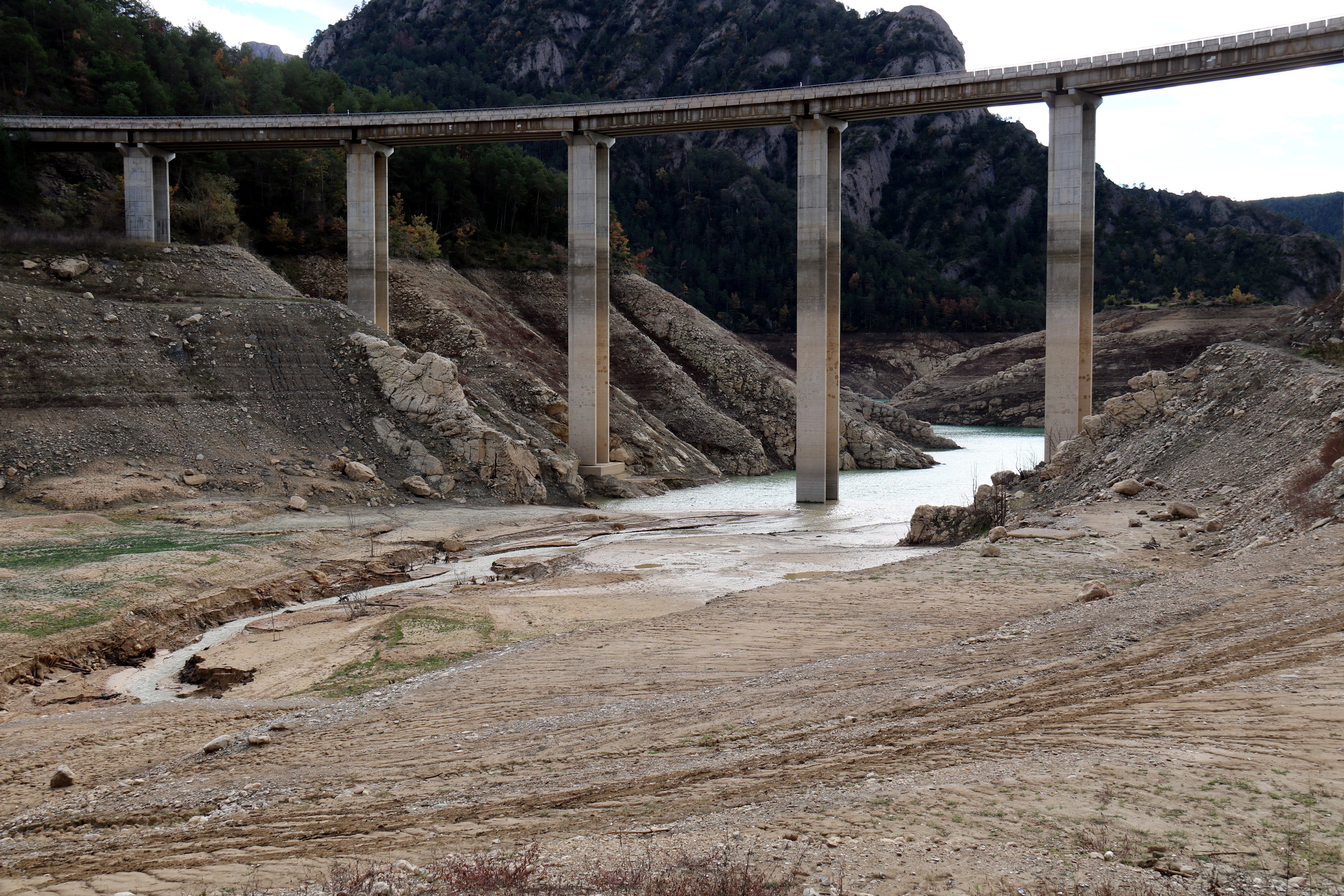 L'ACA immòbil: pendent dels ruixats per estalviar-se mesures antisequera dràstiques