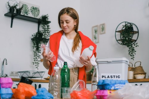 Chica reciclando / Pexels Chica reciclando / Pexels