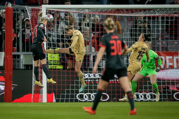 Remate de cabeza Schuller gol Bayern Munich Remate de cabeza Schuller gol Bayern Munich