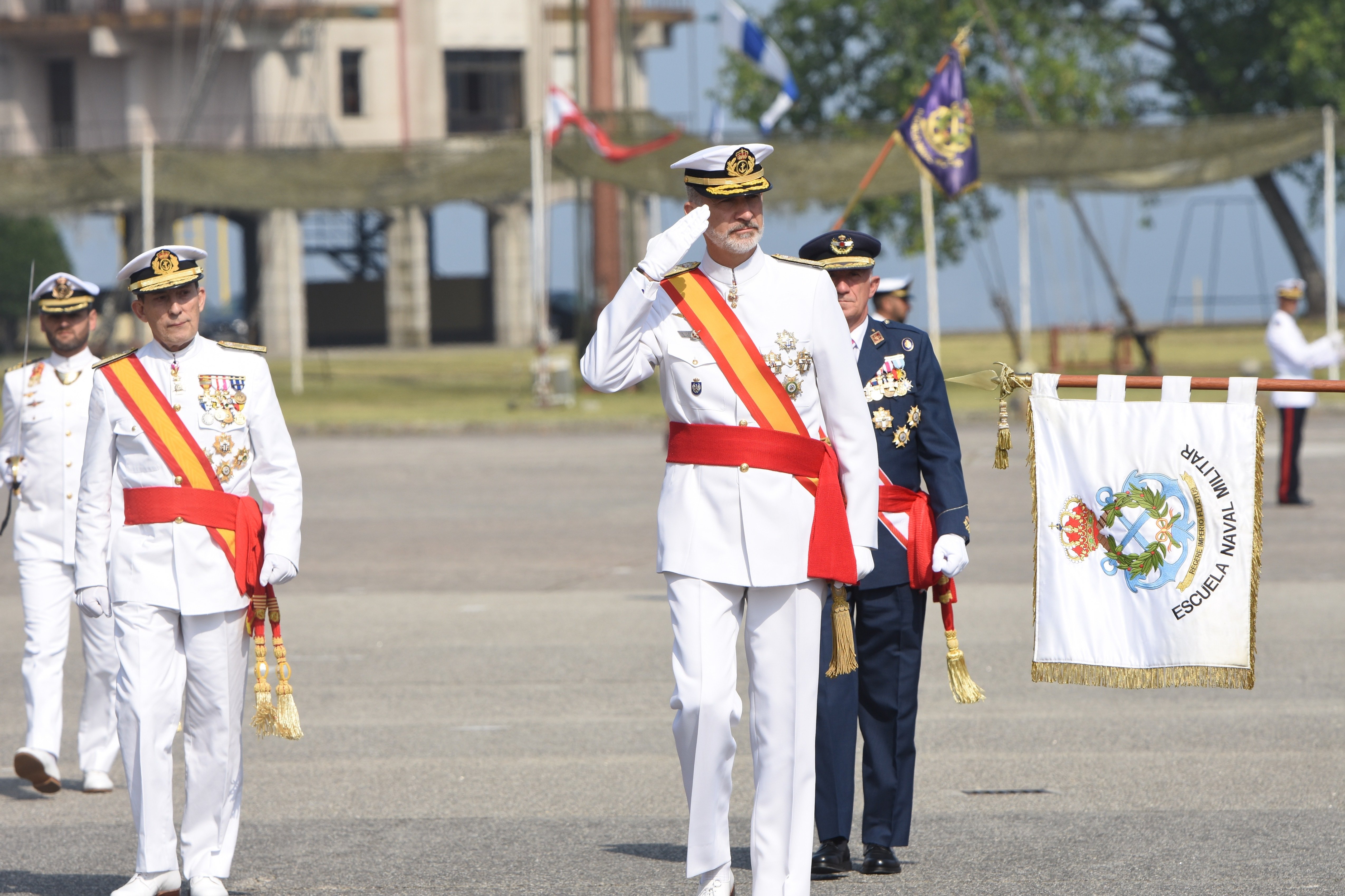 Puigdemont recuerda quién es el capitán general del Ejército que sortea una prostituta