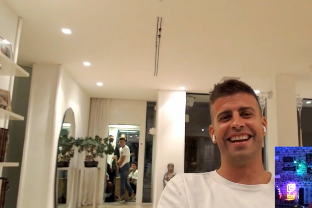 Riqui Puig y amigos en casa de Piqué, foto EN Blau Riqui Puig y amigos en casa de Piqué, foto EN Blau