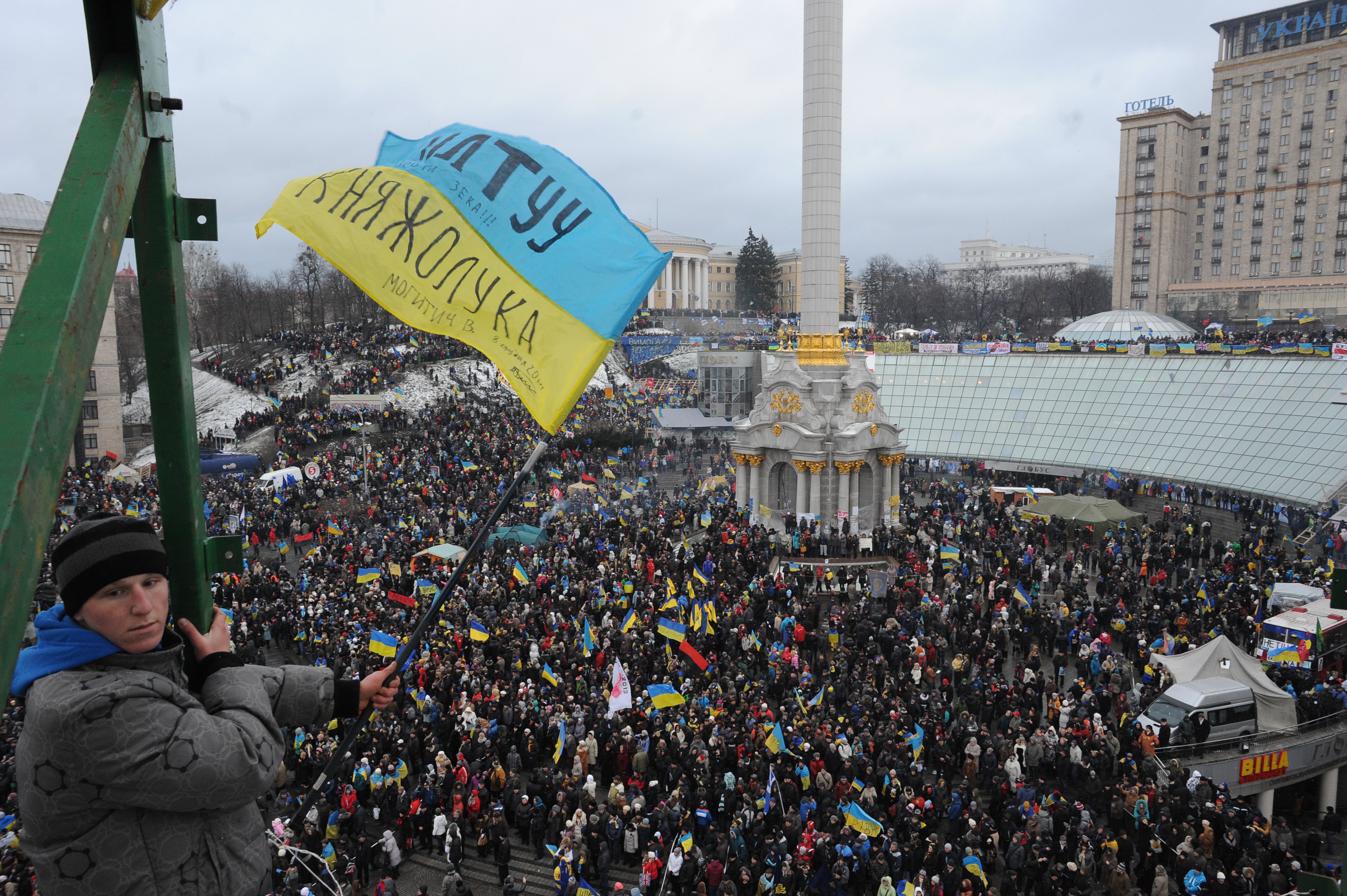 Maidan Kiev Ucraïna, desde el árbol de Navidad 20131208 (Mstyslav Chernov, Unframe)