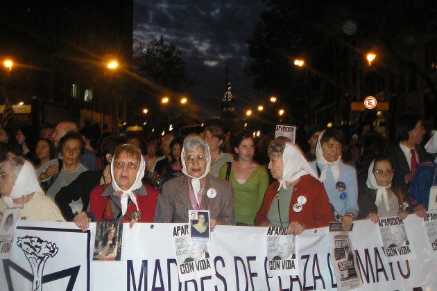 Madres plaza de Mayo Fundadora octubre 2006 (Pepe Robles)