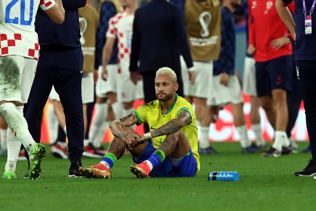 Neymar triste eliminado Brasil / Foto: EFE - Neil Hall Neymar triste eliminado Brasil / Foto: EFE - Neil Hall