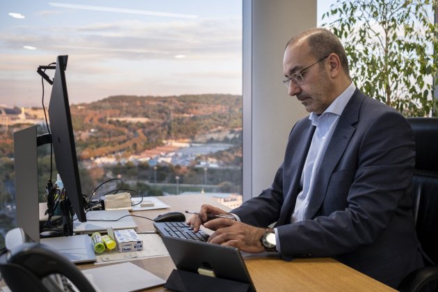 El viceconsejero delegado de Cellnex, en su despacho. / Carlos Baglietto El viceconsejero delegado de Cellnex, en su despacho. / Carlos Baglietto