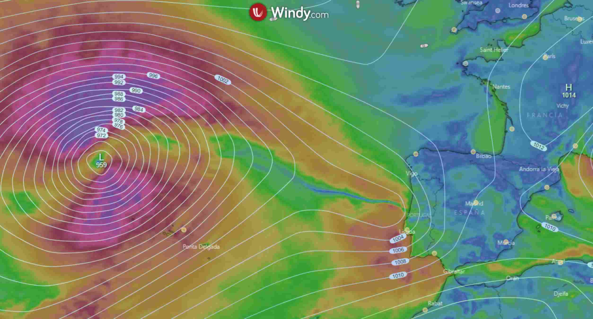 El temporal més fort encara queda lluny de la Península, però va arribant la pluja / WINDY