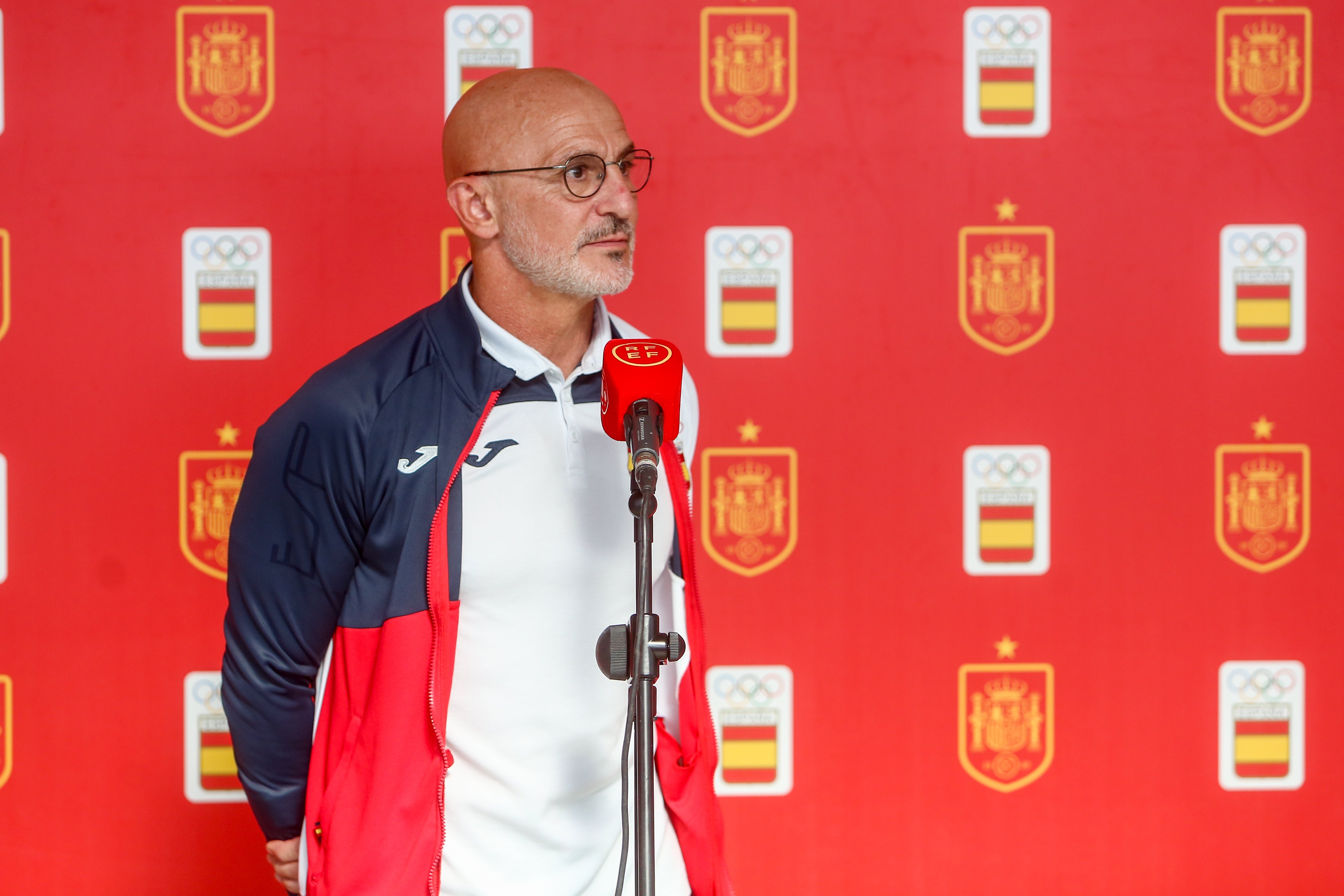 Té molt complicat estar en la Roja amb Luis de la Fuente i desencadena la guerra a Anglaterra