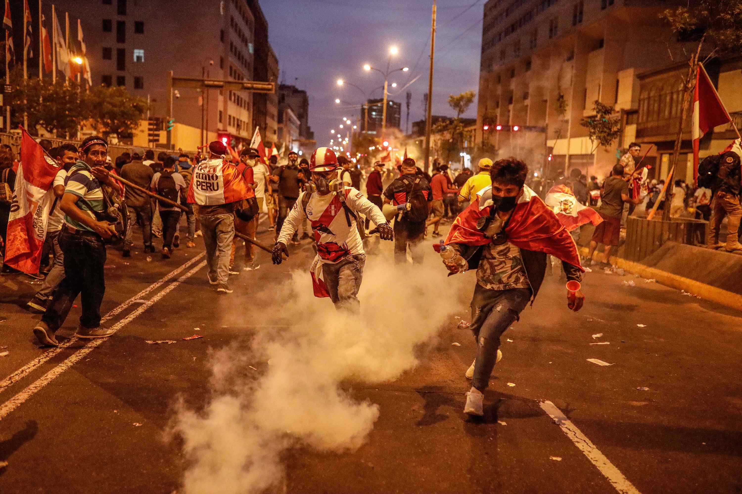 Perú declara el estado de emergencia en el sur del país en medio de protestas que han dejado muertos
