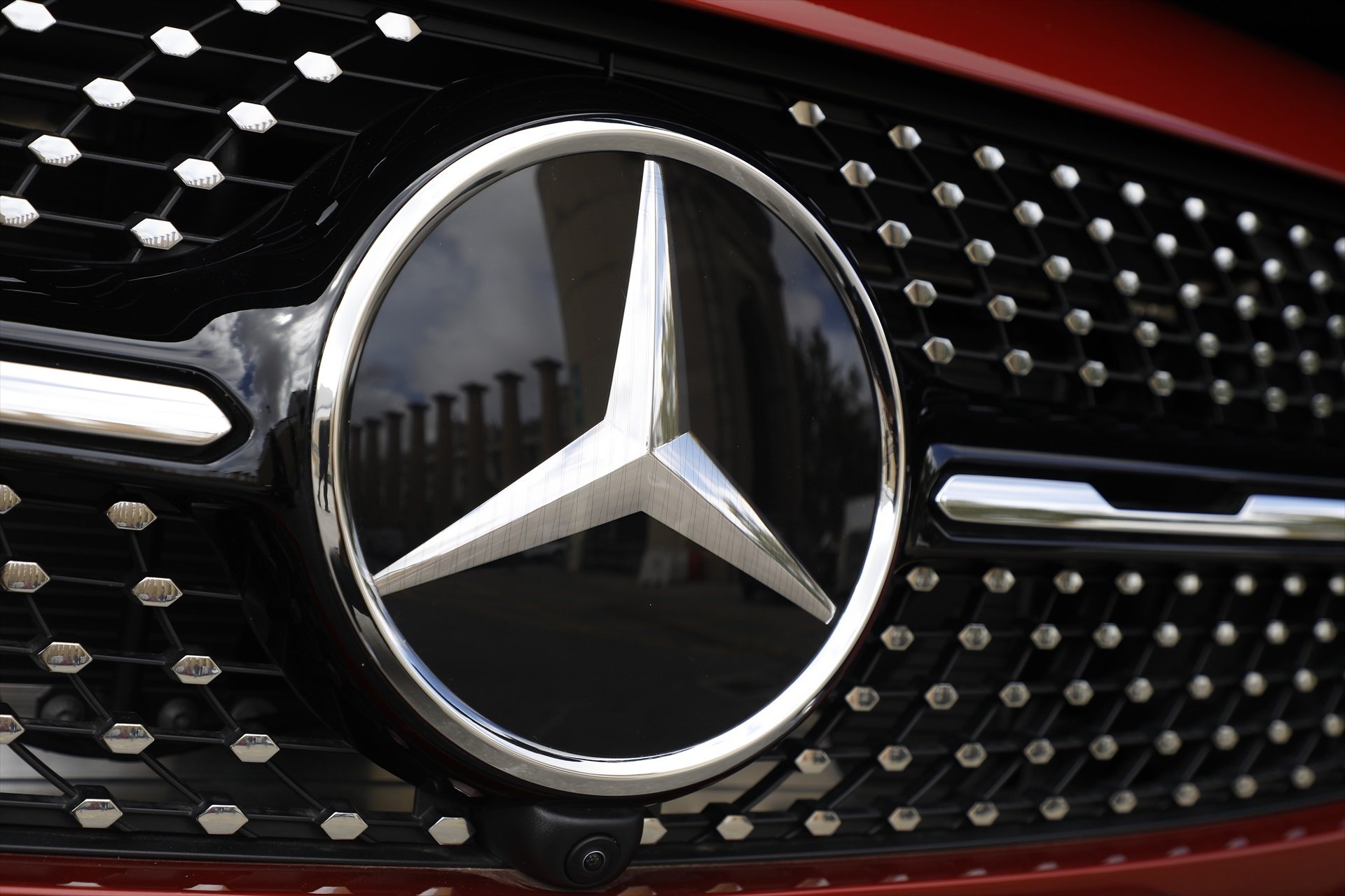 Mercedes activa l'as a la màniga per imposar-se a BMW i Audi, el model amb preu estratègic