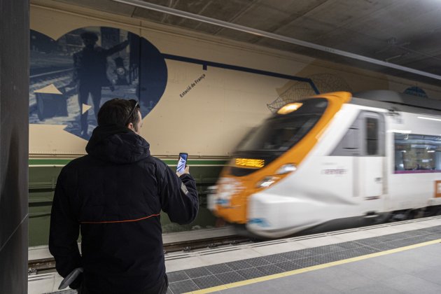 INAUGURACIO ESTACIO TREN ADIF SANT ANDREU tren foto / Foto: Montse Giralt