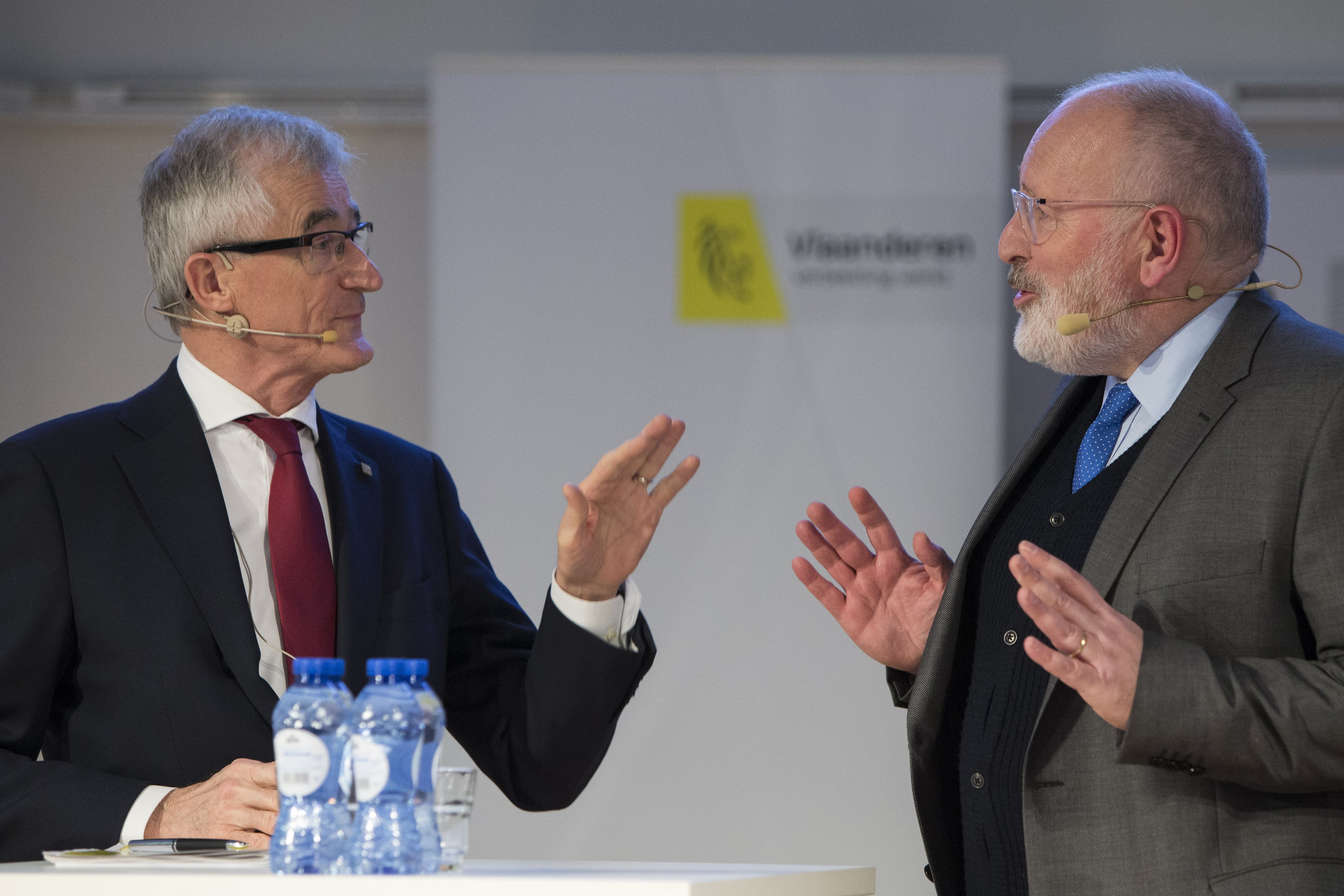 Dur cara a cara sobre Catalunya entre el vicepresident europeu i el primer ministre flamenc