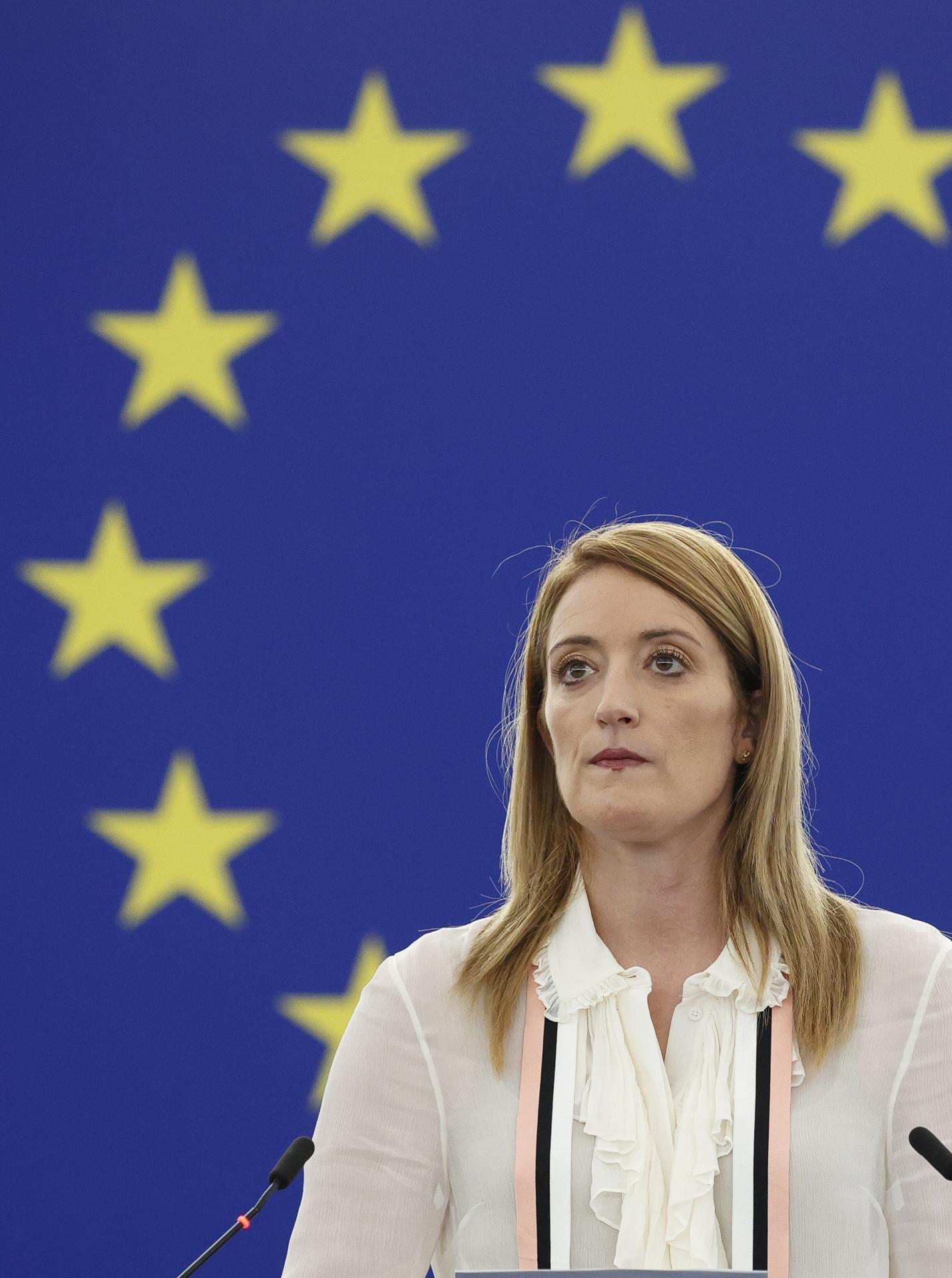 Roberta Metsola es compromet a debatre l'oficialitat del català a Europa a la mesa del Parlament Europeu