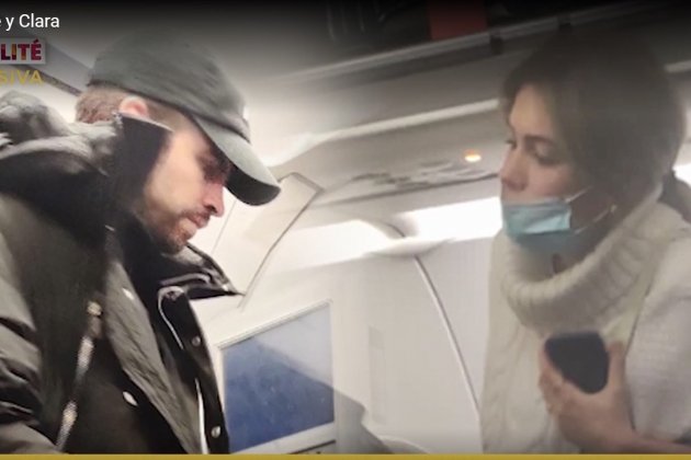 Piqué i Clara a l'avió, Telecinco