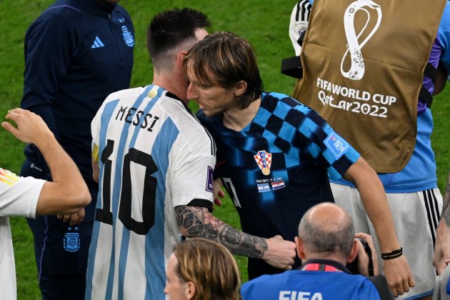 Luka Modric abraçada Leo Messi Argentina Croàcia / Foto: Robert Michael - Europa Press