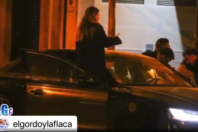 Clara Chía subida de pie en el coche, El gordo y la Flaca Clara Chía subida de pie en el coche, El gordo y la Flaca