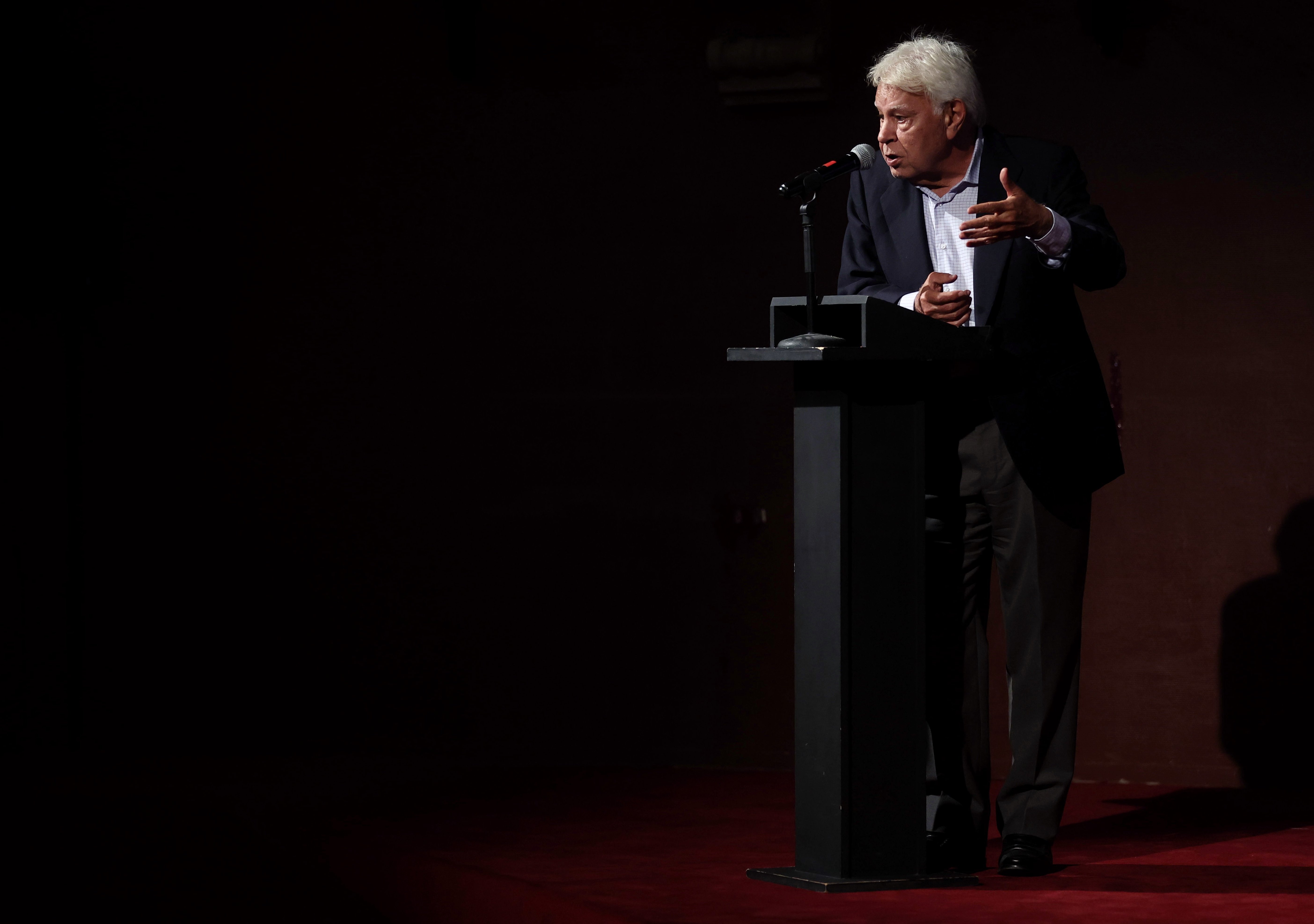 Felipe González reúne a su vieja guardia en pleno enfrentamiento con Pedro Sánchez