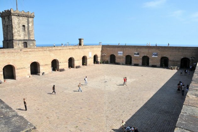 Castell de Montjuïc Barcelona FaceMePLS wikipedia