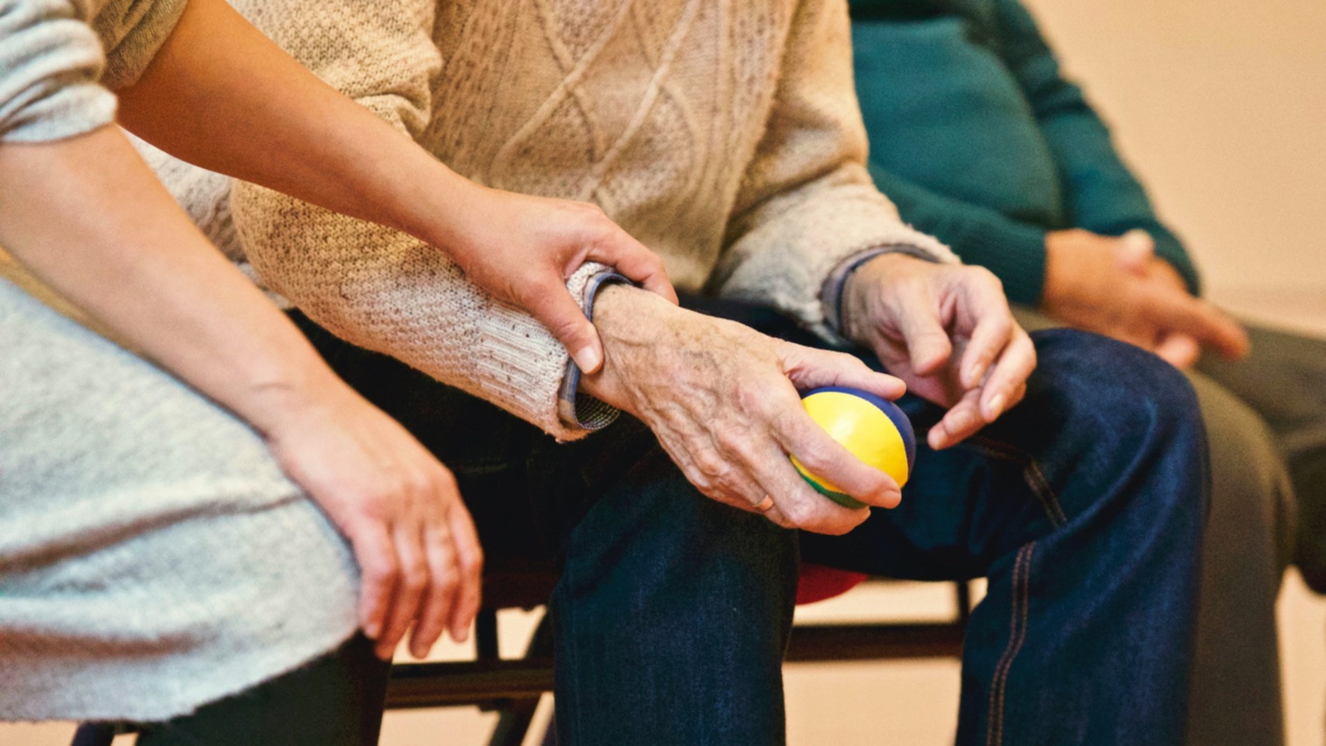 Barcelona y la Fundación "la Caixa" acuerdan ampliar el servicio de centros recreativos para ancianos