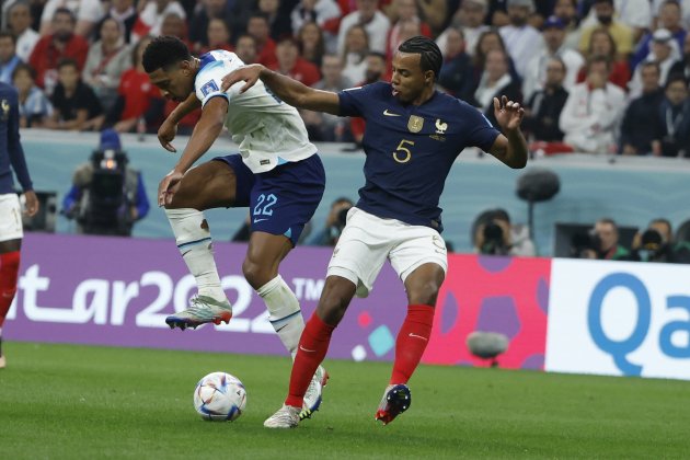 Jude Bellingham Jules Koundé Francia Inglaterra / Foto: EFE - Juanjo Martín Jude Bellingham Jules Koundé Francia Inglaterra / Foto: EFE - Juanjo Martín