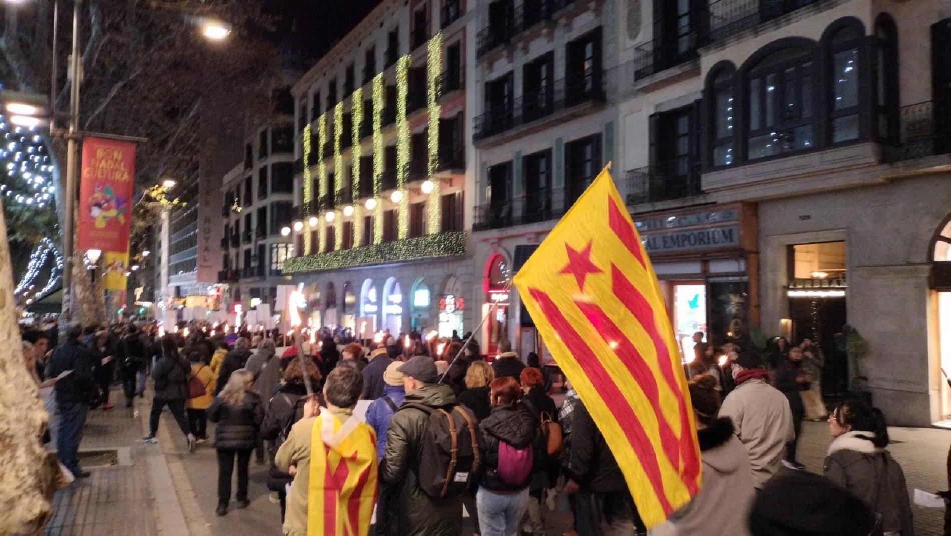 Marcha de antorchas en Barcelona para exigir la amnistía de todos los represaliados