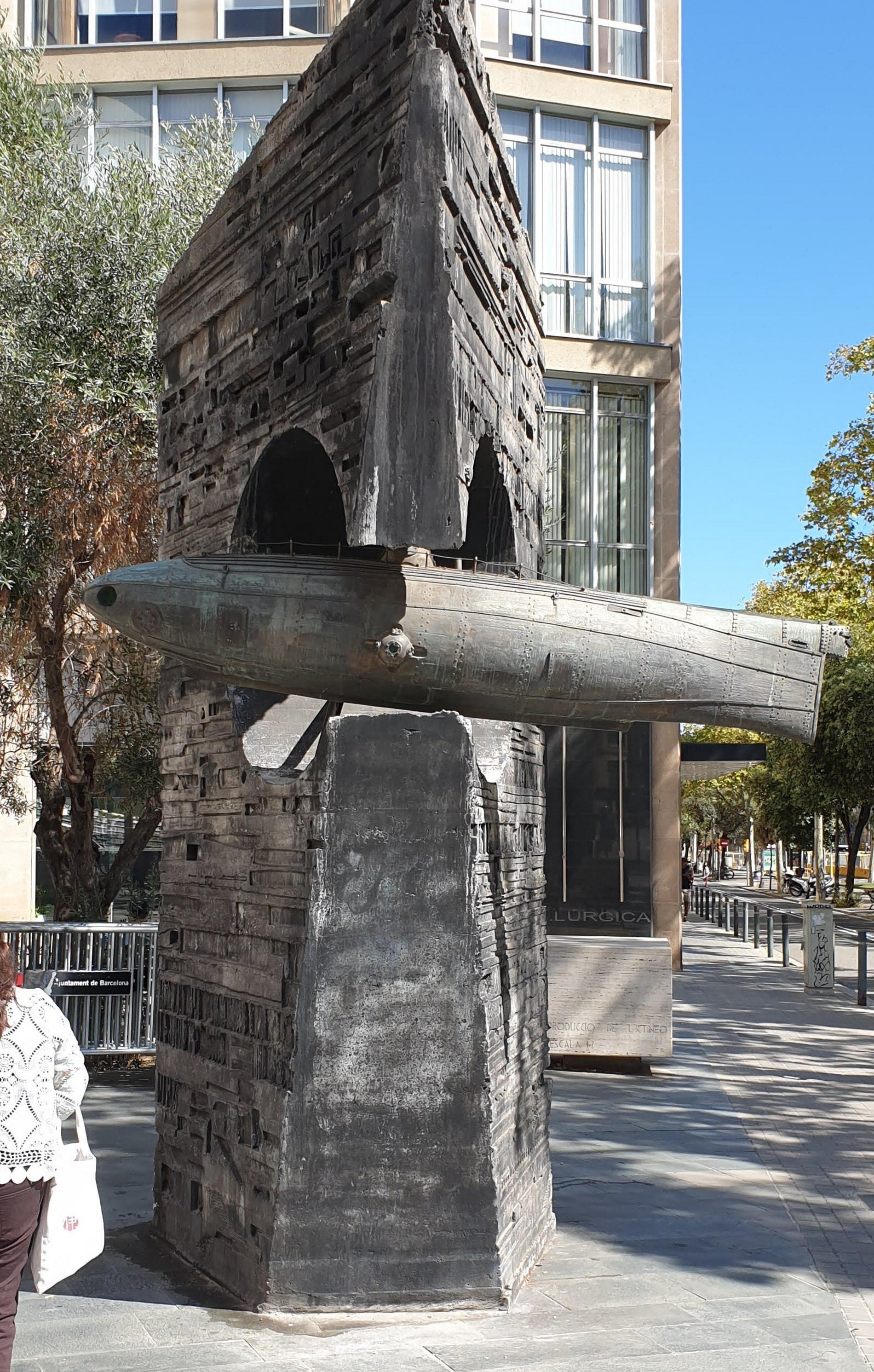 Vandalizan un monumento de Subirachs en Barcelona