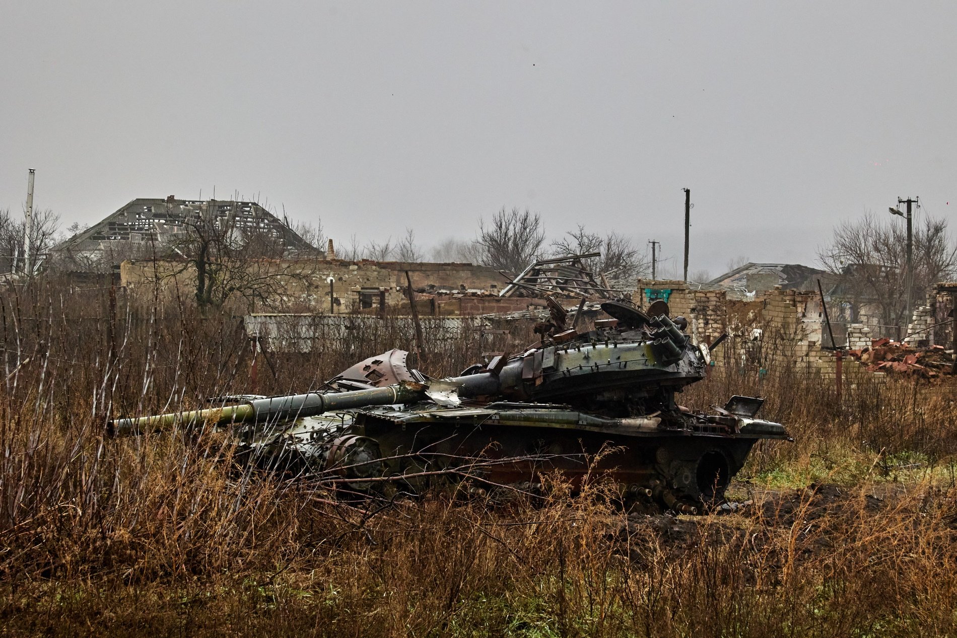 Ataque del ejército ruso contra el bastión ucraniano en Donetsk: toma otro pueblo cerca de Bajmut