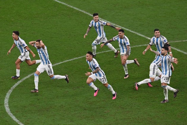 Argentina celebra triunfo tanda penaltis / Foto: EFE - Georgi Licovski