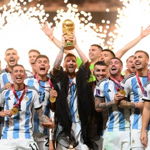 Argentina se borda la tercera estrella contra Francia en los penaltis y Messi ya tiene su Mundial (3-3)