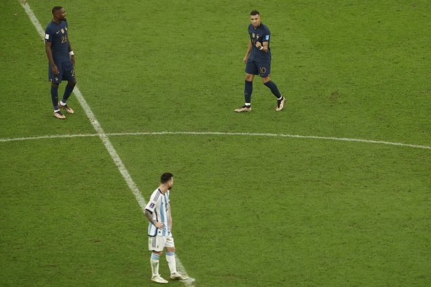 Messi y Mbappé en la final del Mundial / Foto: EFE