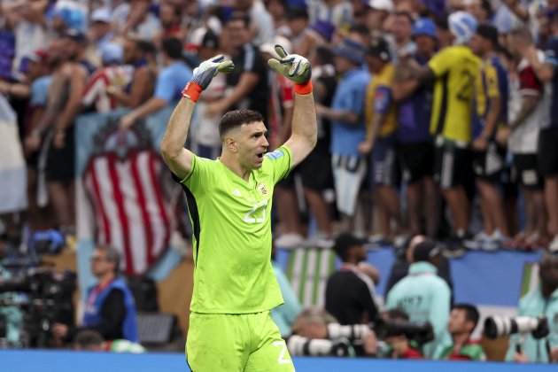 Emiliano Martínez celebrant una parada a la final del Mundial / Foto: Europa Press