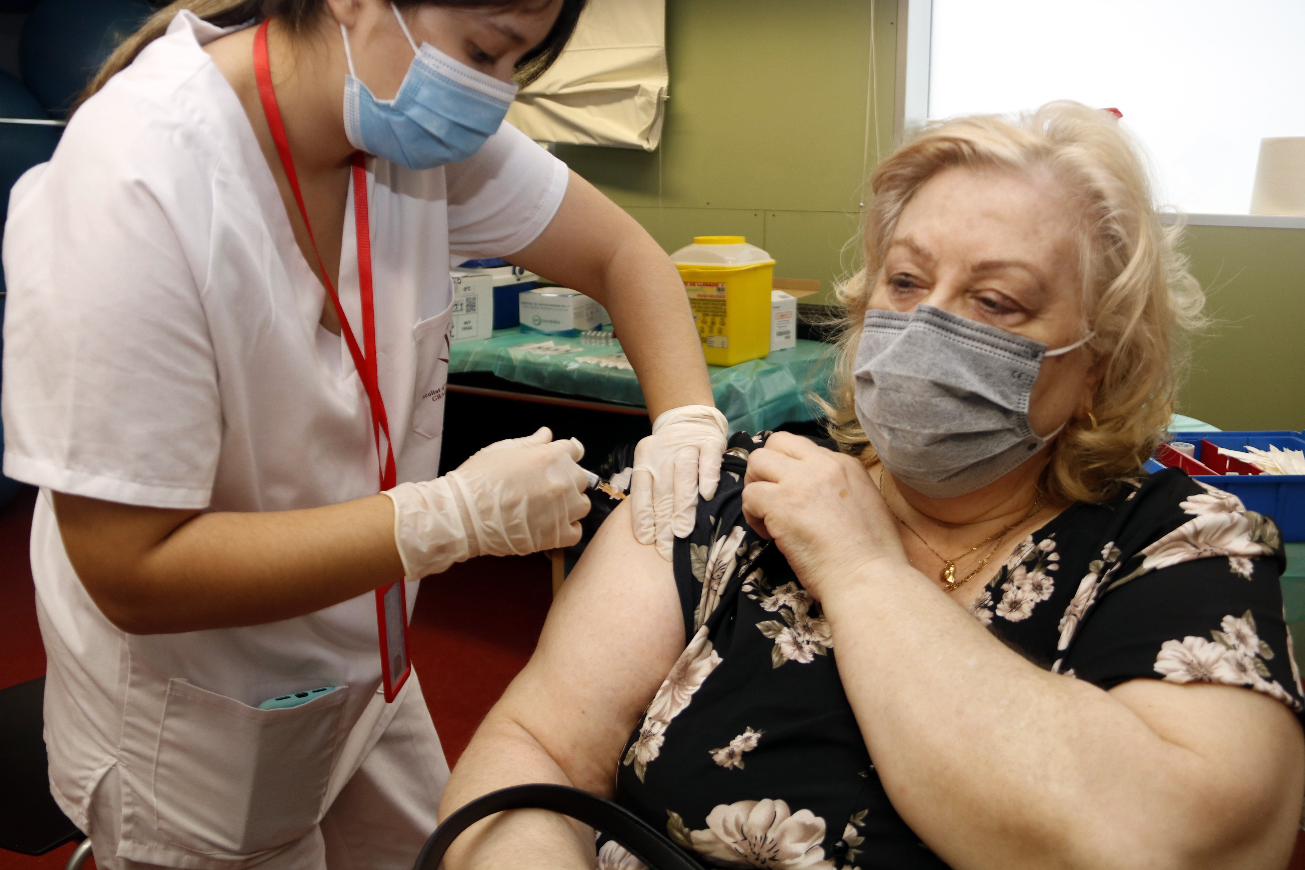 La gripe se dispara en Catalunya antes de Navidad, la covid se relaja