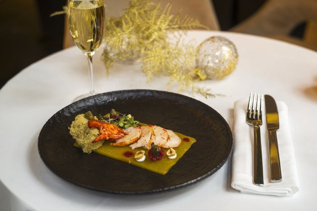 7.Crudités de bogavante, mayonesa de avellanas, gel de naranja y esponja de alcaparras