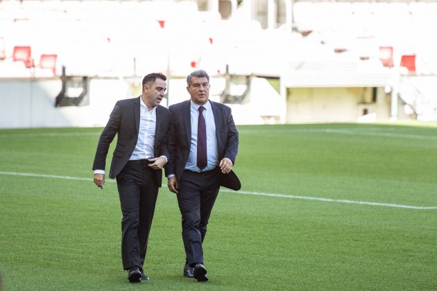 Xavi Hernández y Joan Laporta en la Ciudad Deportiva Joan Gamper / Foto: Europa Press