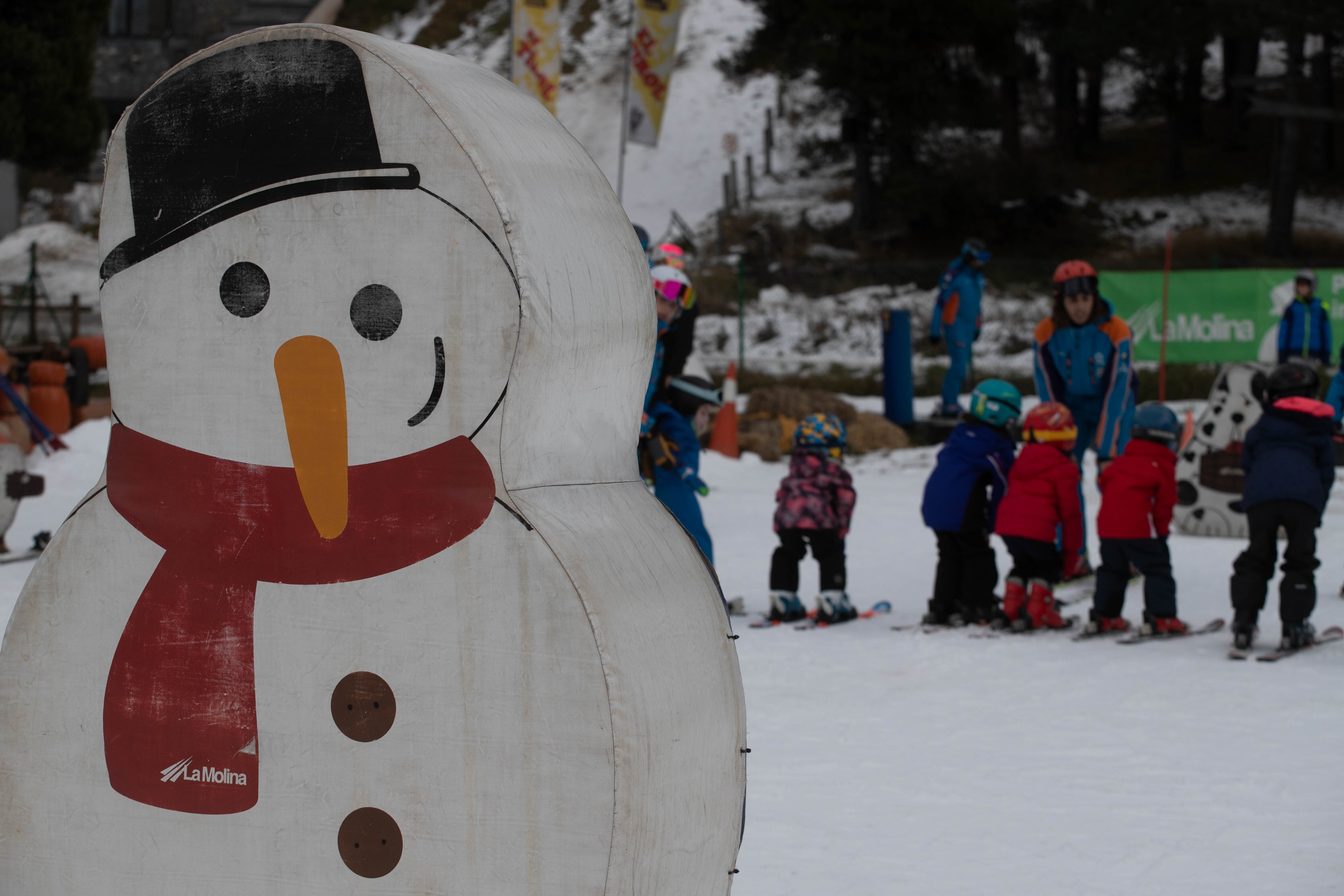 EuropaPress 4857721 diversos ninos aprenen esquiar neu estacion molina desembre 2022 girona