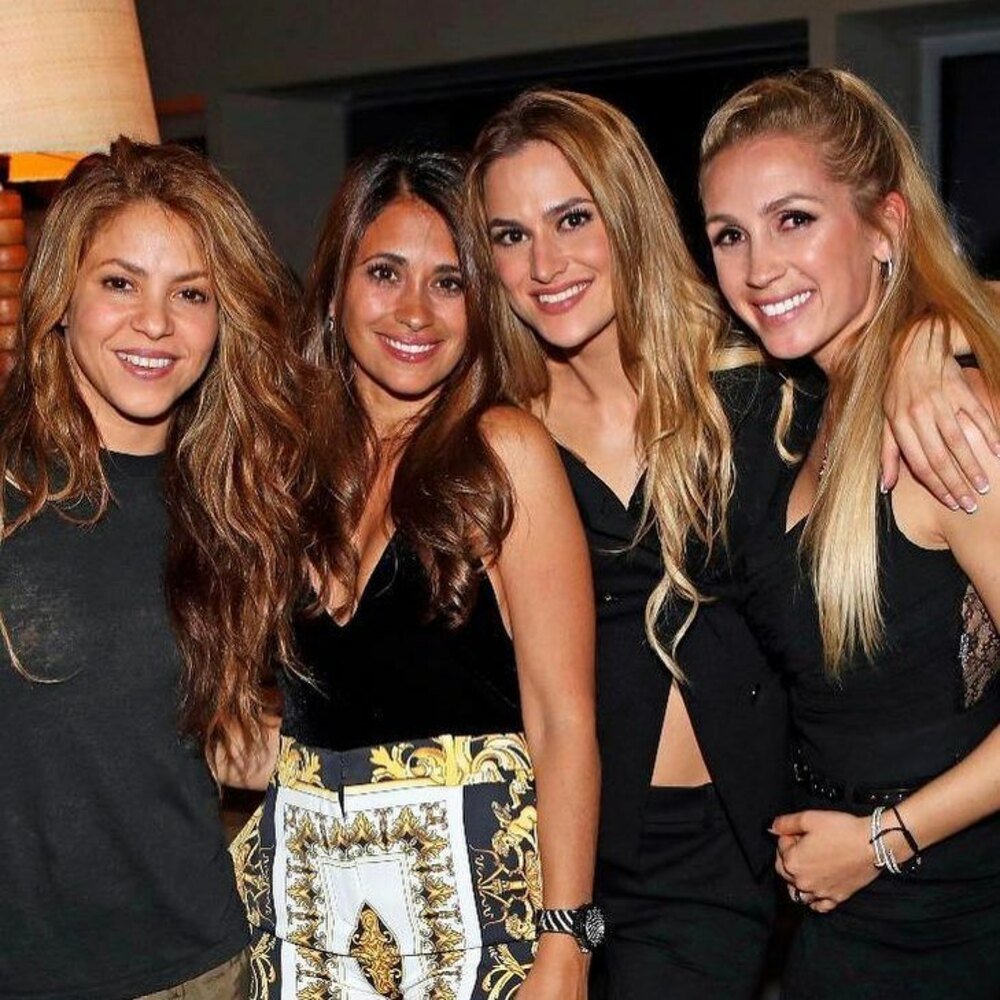 Shakira con las wags del barça Shakira con las wags del barça
