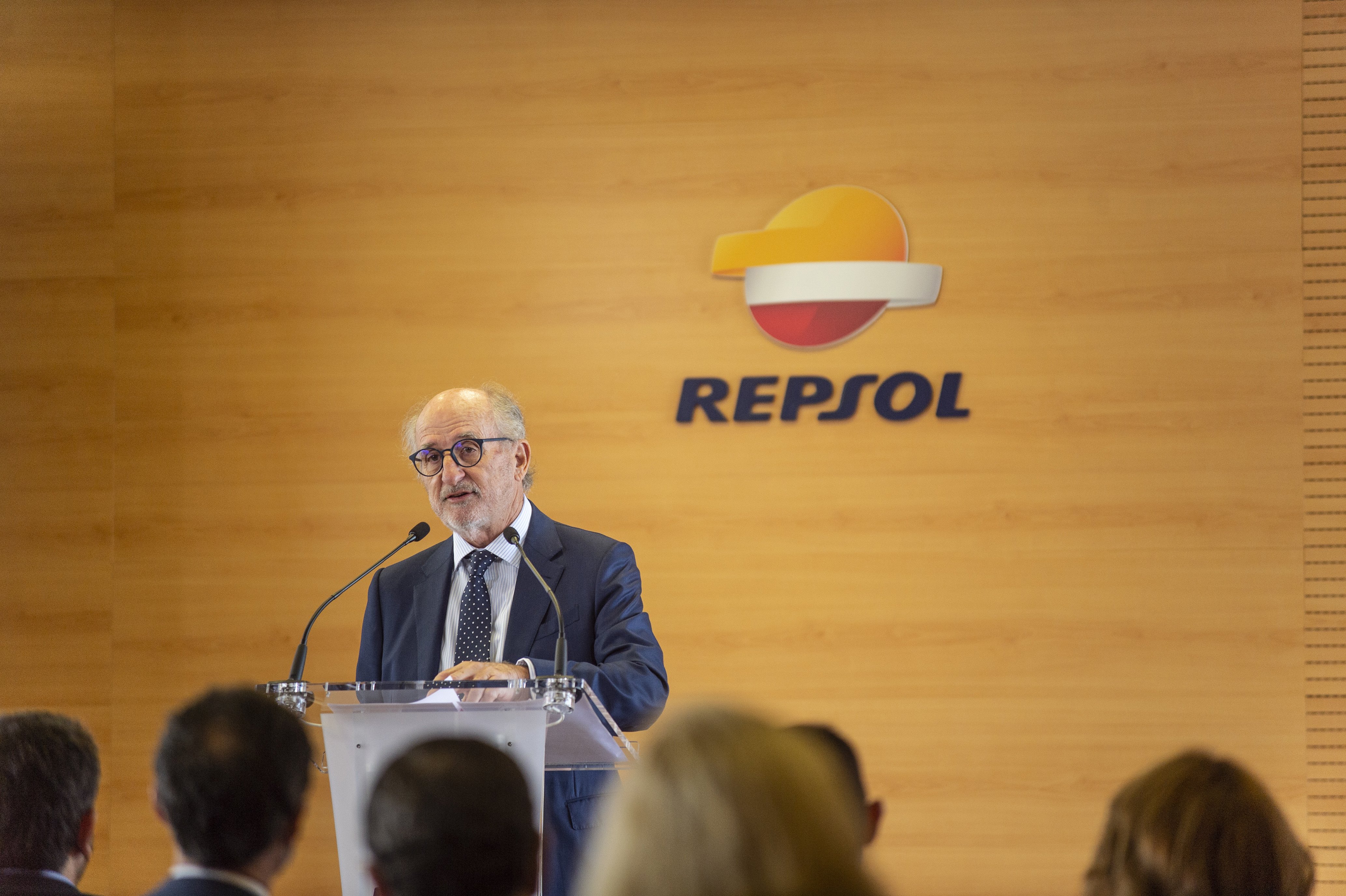 Repsol vuelve a avisar: si no hay cambios en la política fiscal, llevará fuera sus proyectos de hidrógeno
