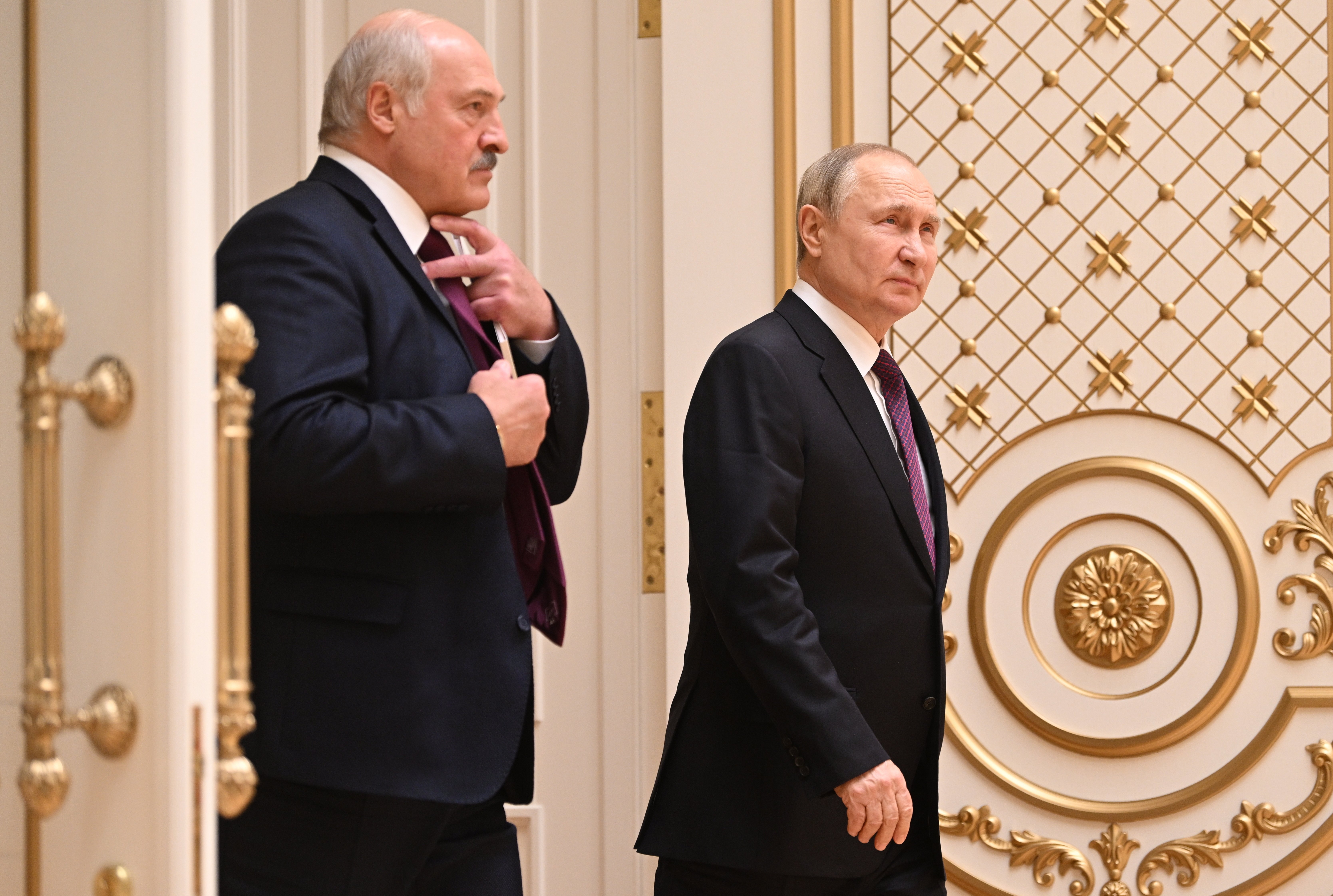 Lukashenko se ofrece para ayudar a Putin: "Podemos fabricar aviones rusos"
