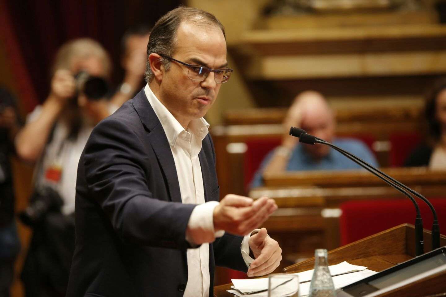 Turull avisa que cap amenaça aturarà el Govern i demana estabilitat a la CUP