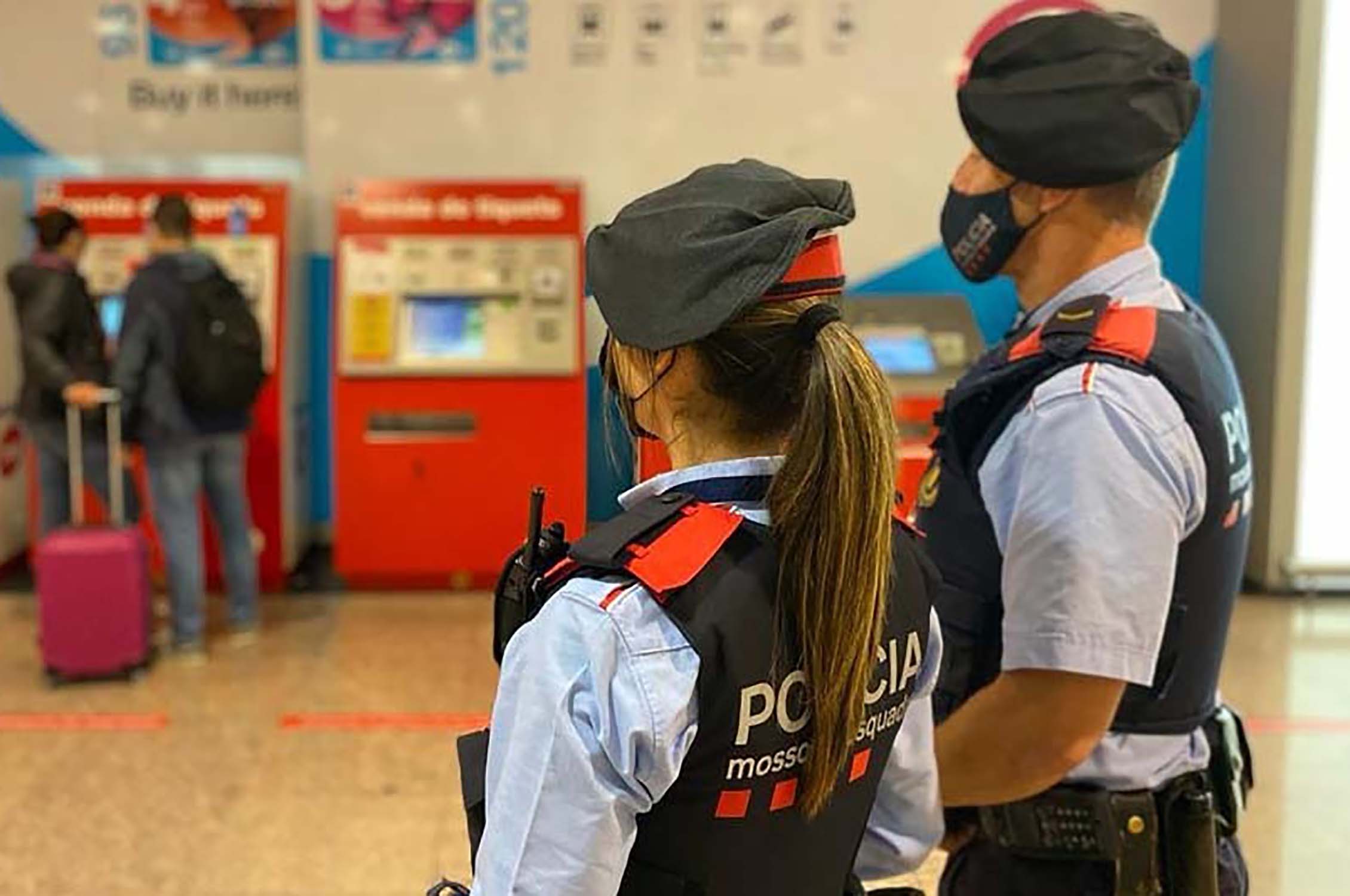 Los Mossos hacen la guerra a la "cultura de la navaja" en Barcelona: más controles, más armas