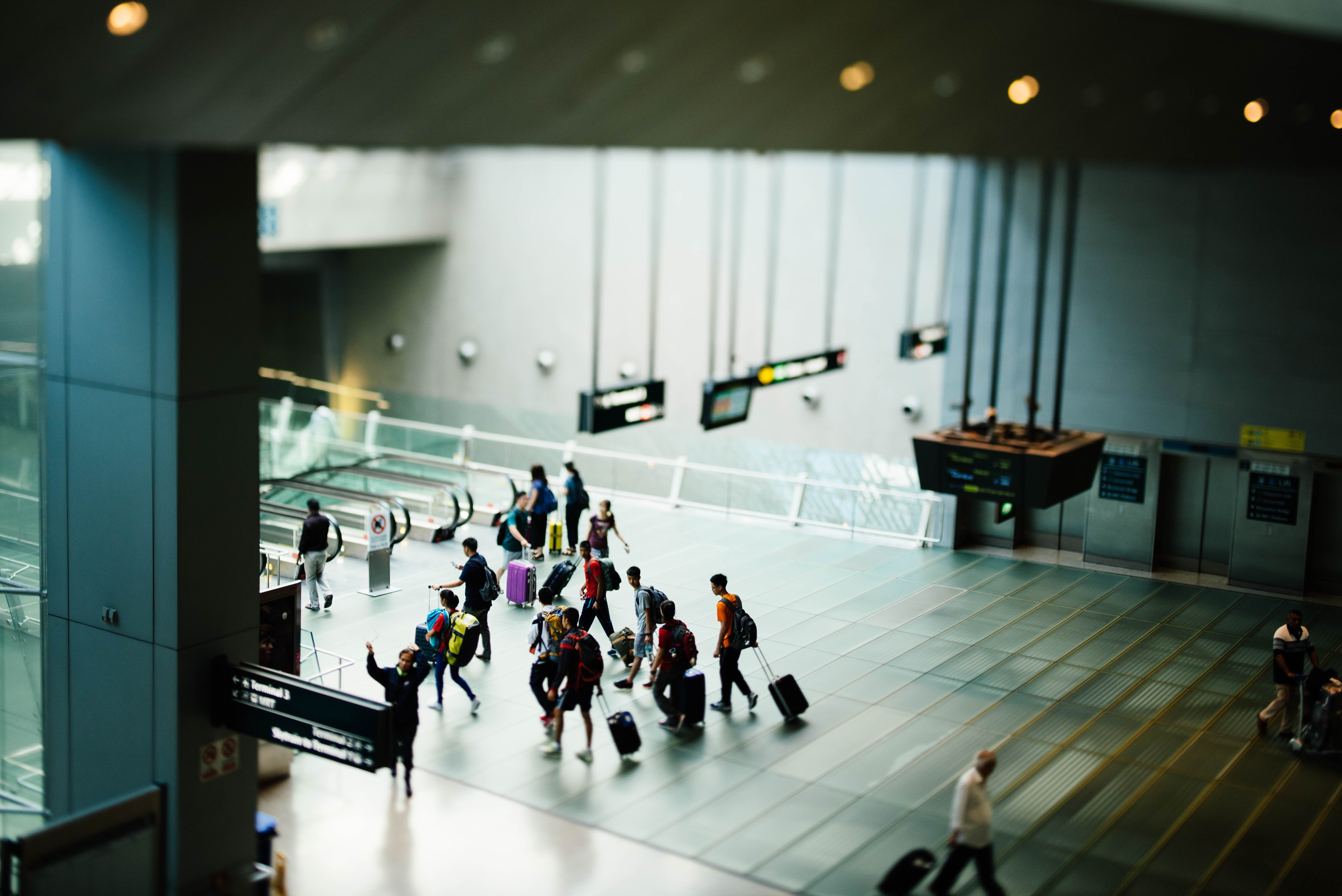 ¿Podremos llevar líquidos de más de 100 ml en el avión? Nueva política en los aeropuertos